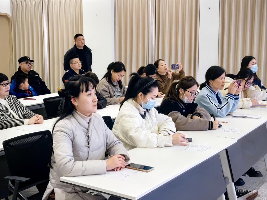 C:\Users\Administrator\Desktop\托育园消防\4094e1022e77b51b2bc65f8c4f3cb1f.jpg4094e1022e77b51b2bc65f8c4f3cb1f